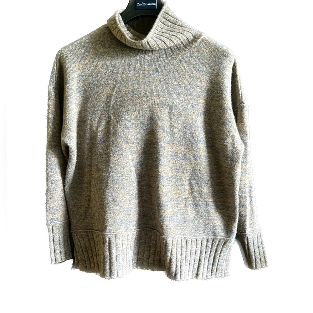 Cashmere charter club turtle neck sweater.